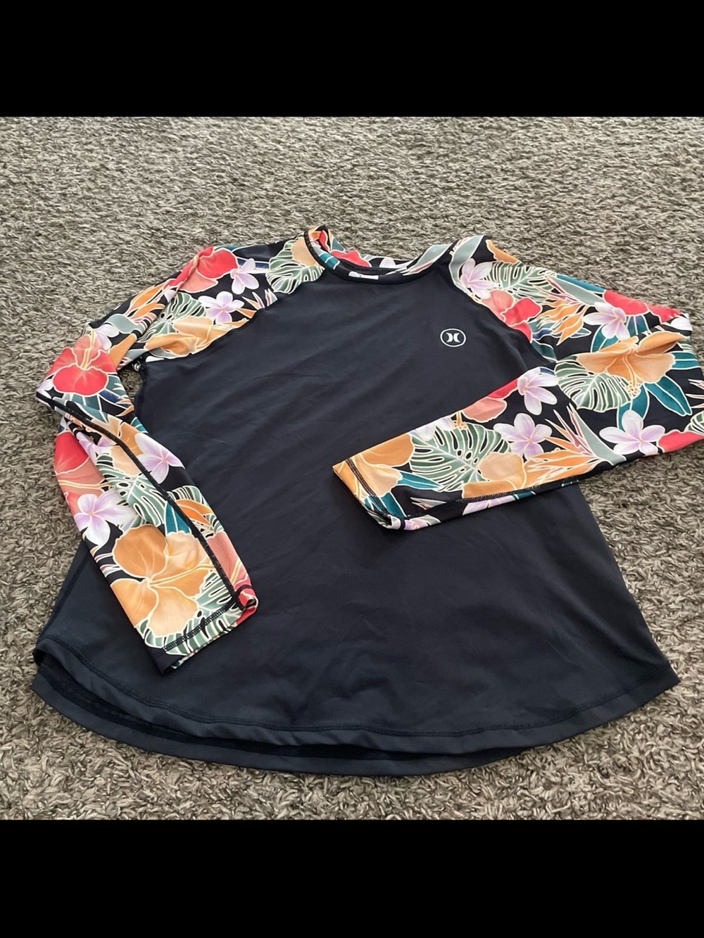 Hurley floral long sleeve rash guard women’s size XL